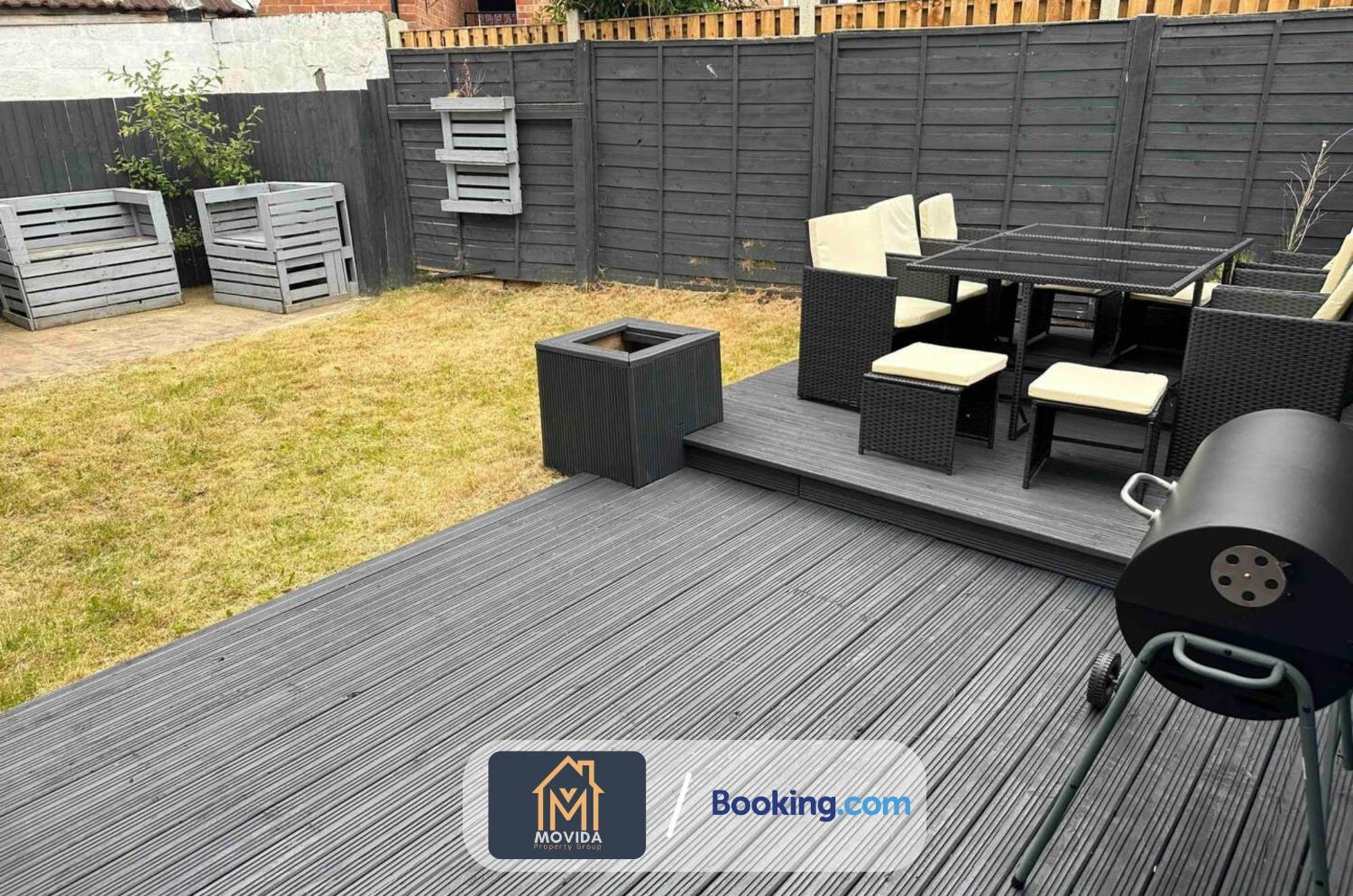 Large Modern 6 Bedroom House By Movida Property Group Short Lets & Serviced Accommodation With Games Room Leeds  Exterior foto