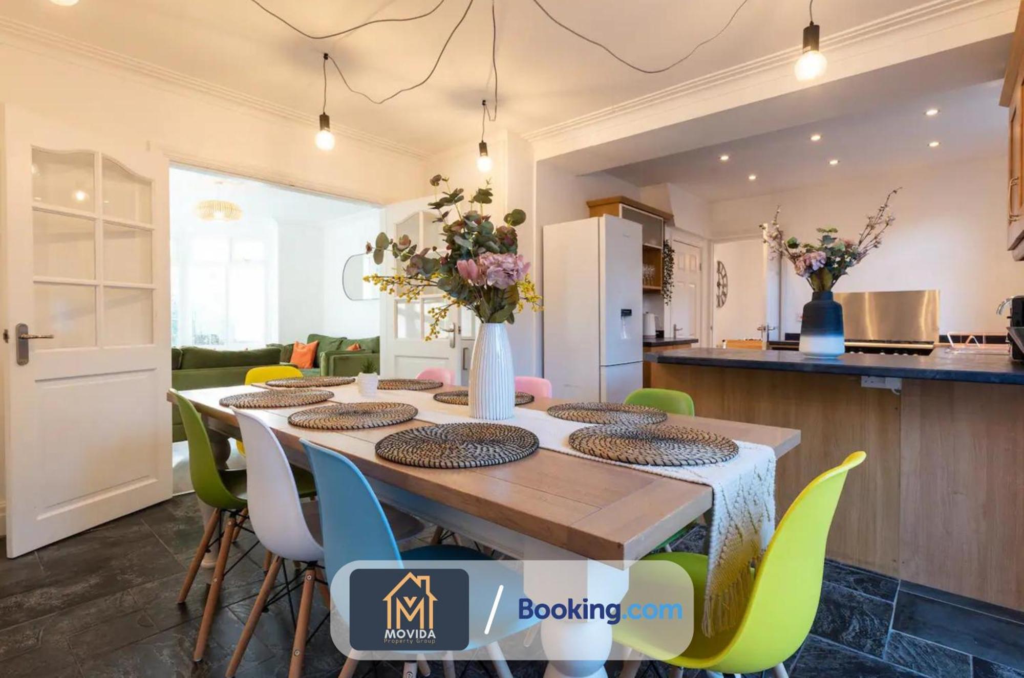 Large Modern 6 Bedroom House By Movida Property Group Short Lets & Serviced Accommodation With Games Room Leeds  Exterior foto
