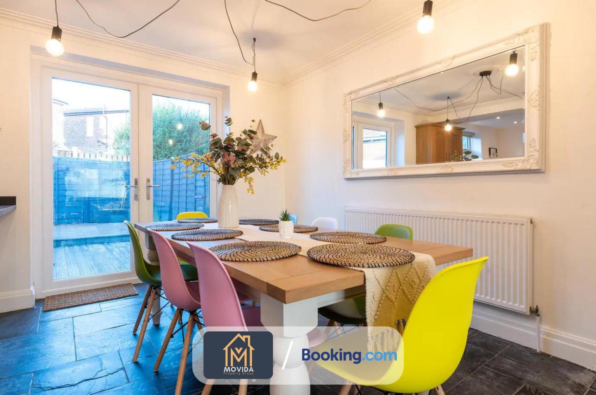 Large Modern 6 Bedroom House By Movida Property Group Short Lets & Serviced Accommodation With Games Room Leeds  Exterior foto