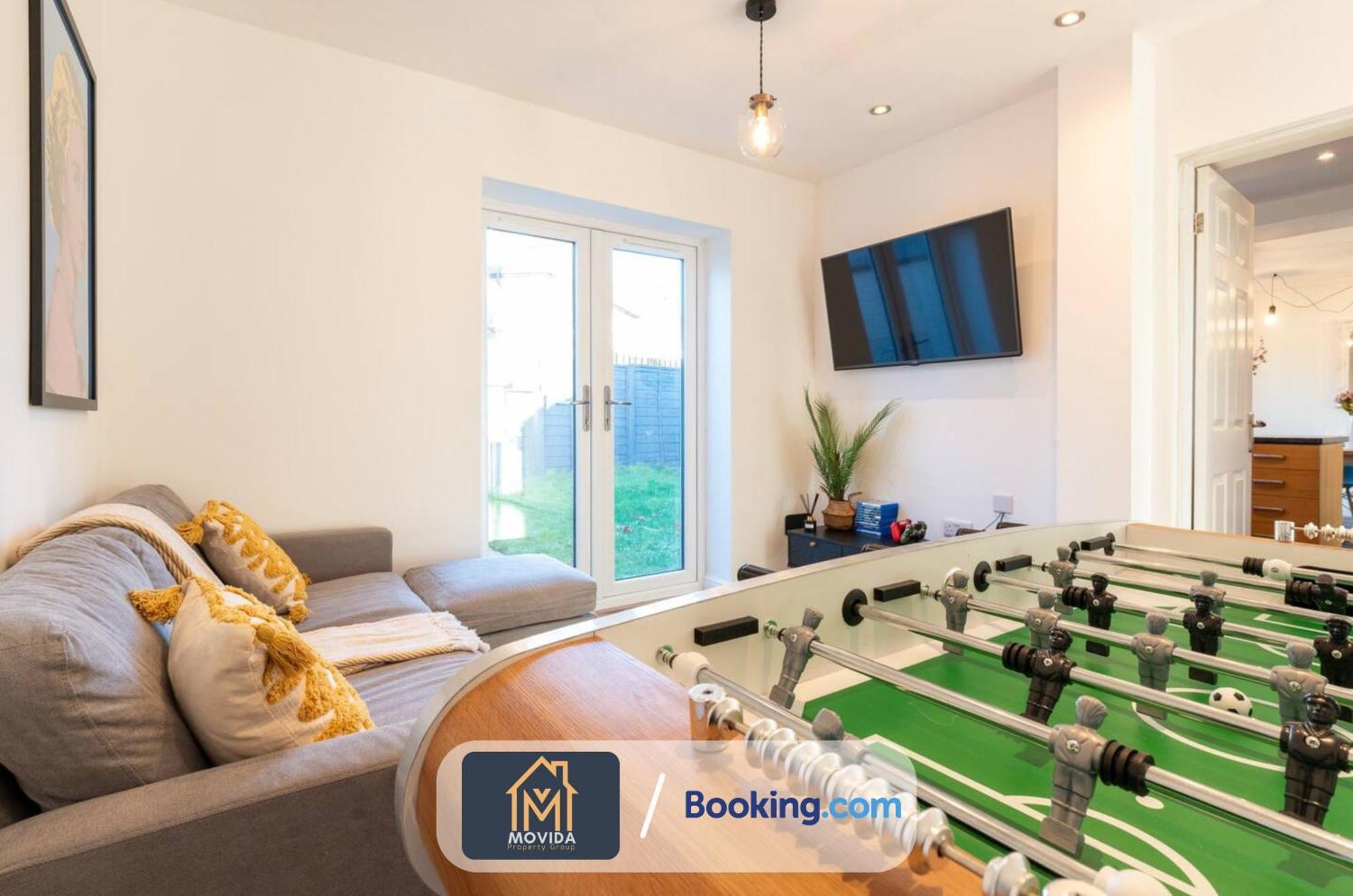 Large Modern 6 Bedroom House By Movida Property Group Short Lets & Serviced Accommodation With Games Room Leeds  Exterior foto
