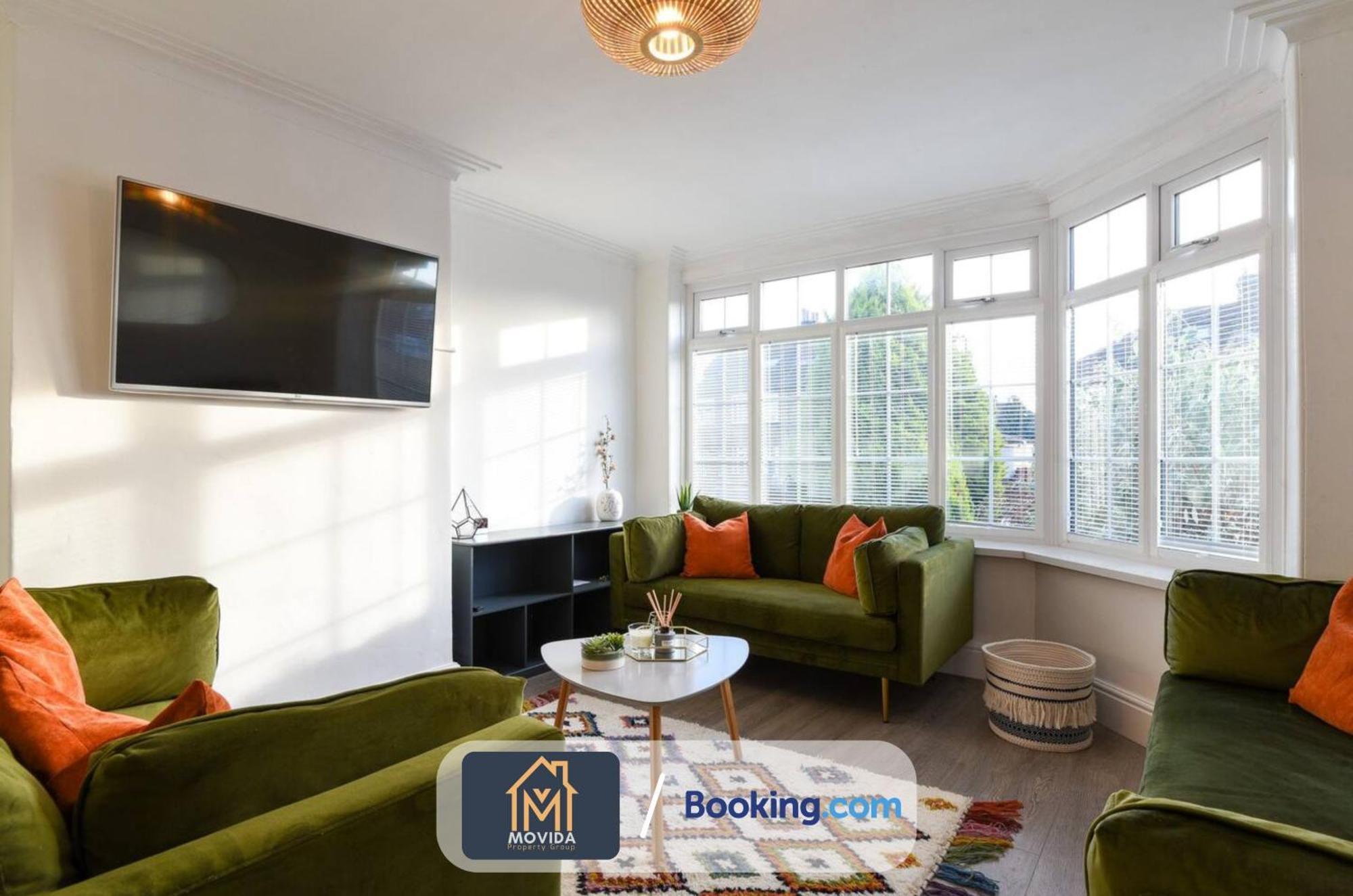 Large Modern 6 Bedroom House By Movida Property Group Short Lets & Serviced Accommodation With Games Room Leeds  Exterior foto